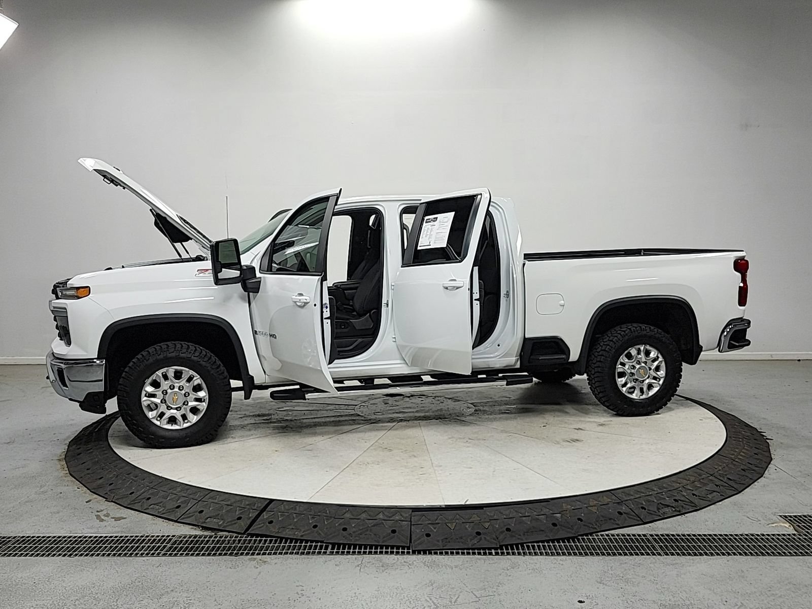Used 2024 Chevrolet Silverado 2500 LT AWD/4WD image 12