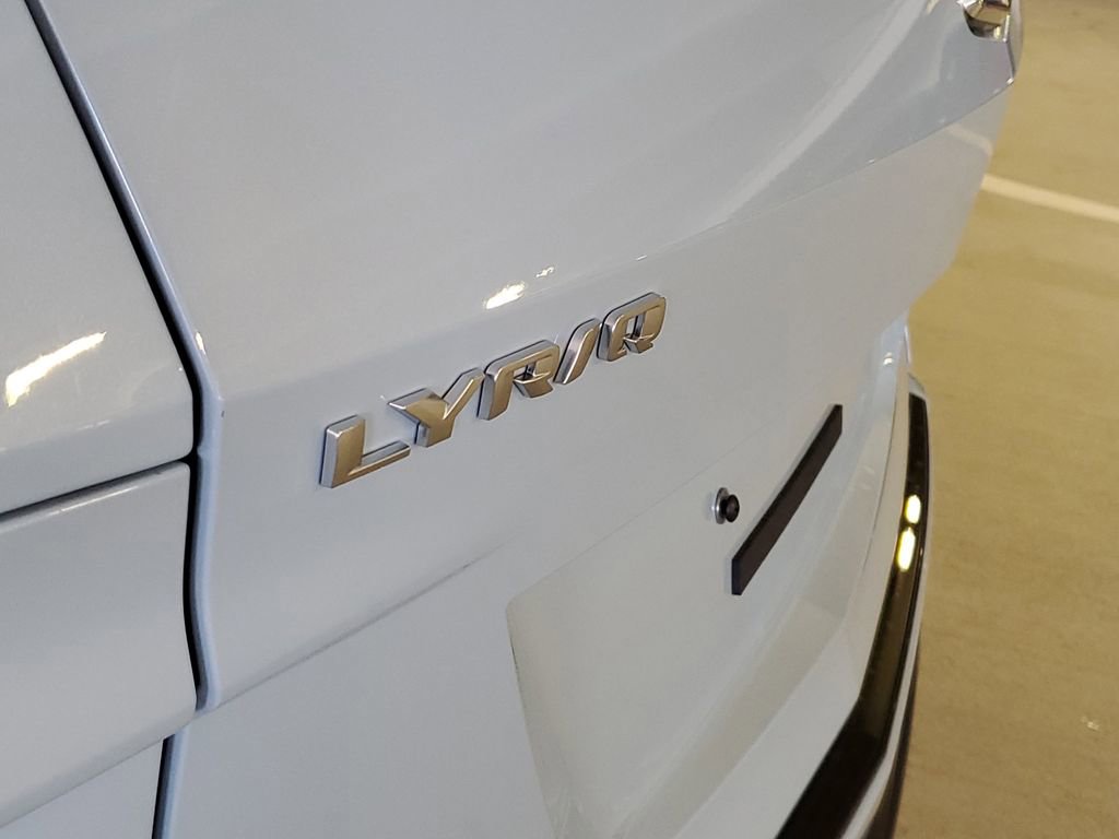 New 2026 Cadillac Lyriq V w/ Exterior Carbon Fiber Package AWD/4WD image 5