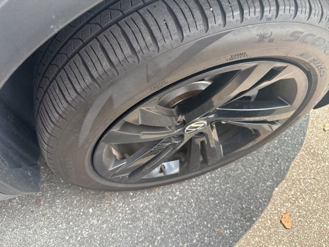 Used 2023 Volkswagen Tiguan SE R-Line image 13