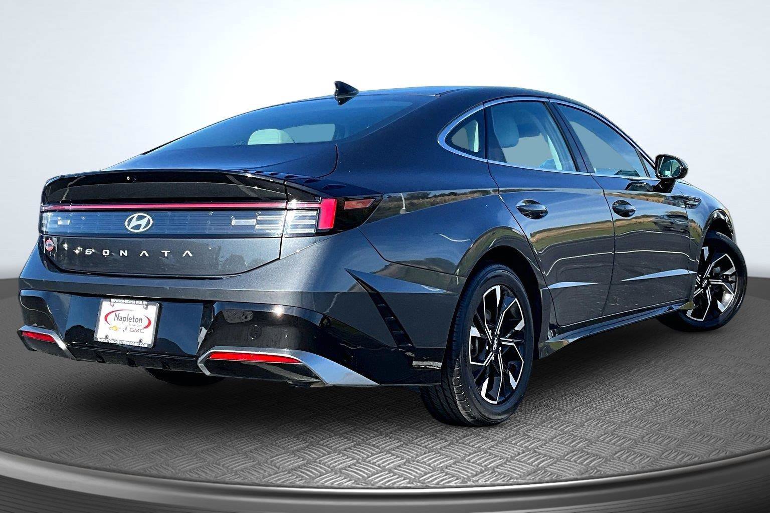 Used 2025 Hyundai Sonata SEL FWD image 2