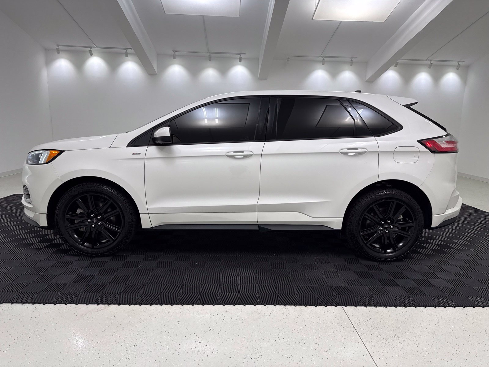 Used 2022 Ford Edge ST-Line AWD/4WD image 4