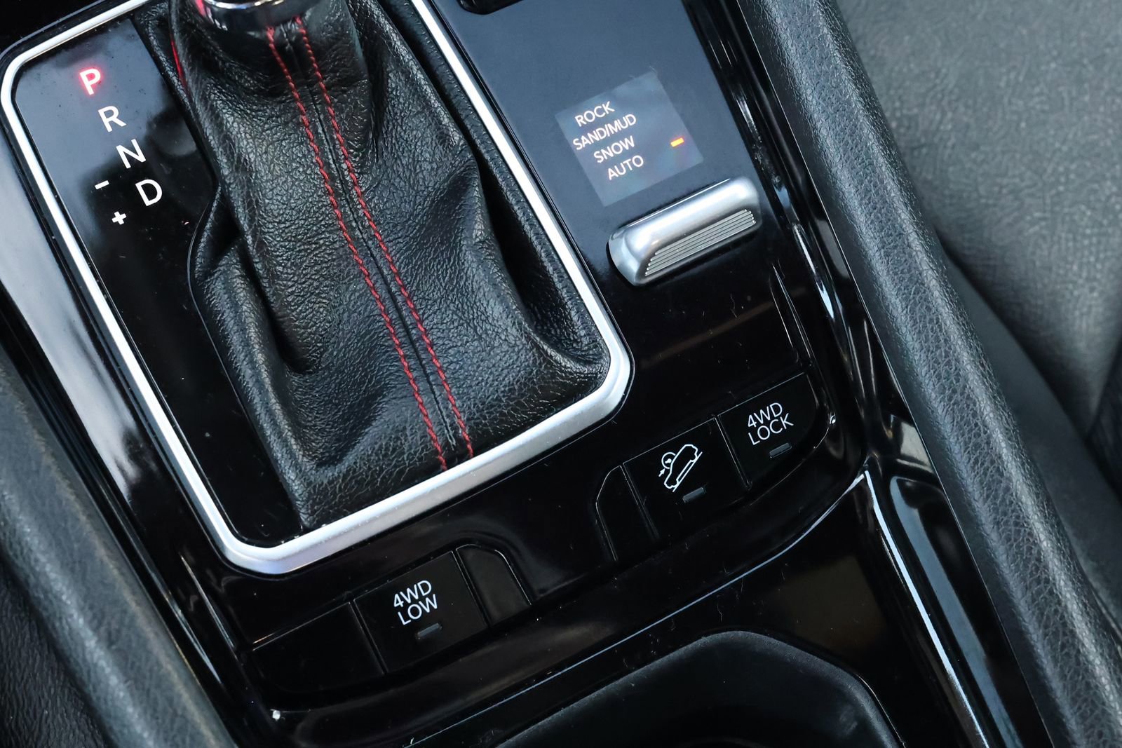 Used 2024 Jeep Compass Trailhawk image 24