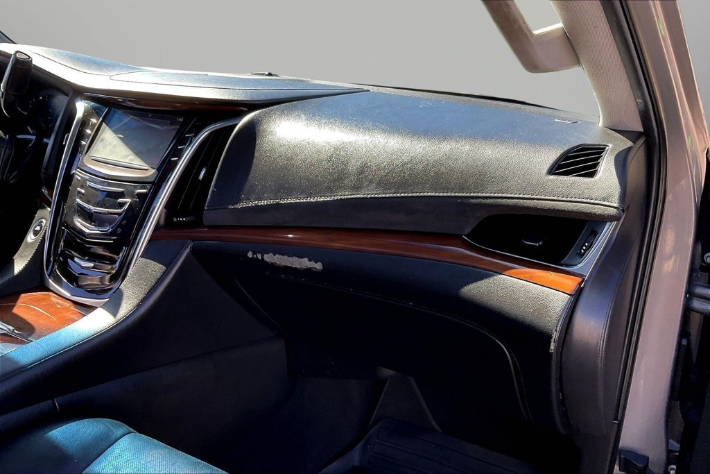 Used 2019 Cadillac Escalade ESV Premium Luxury RWD image 27