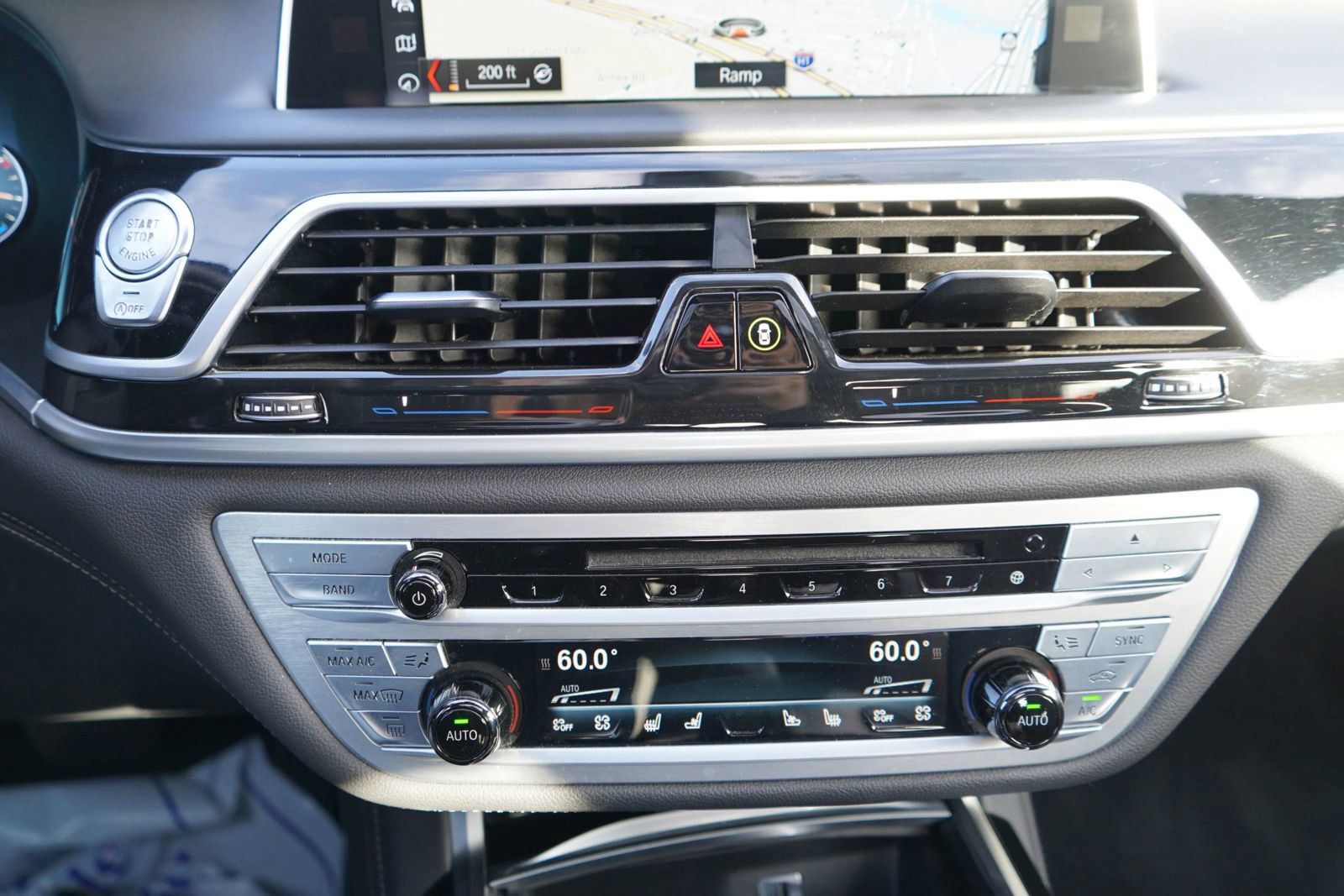 Used 2018 BMW 750i image 13