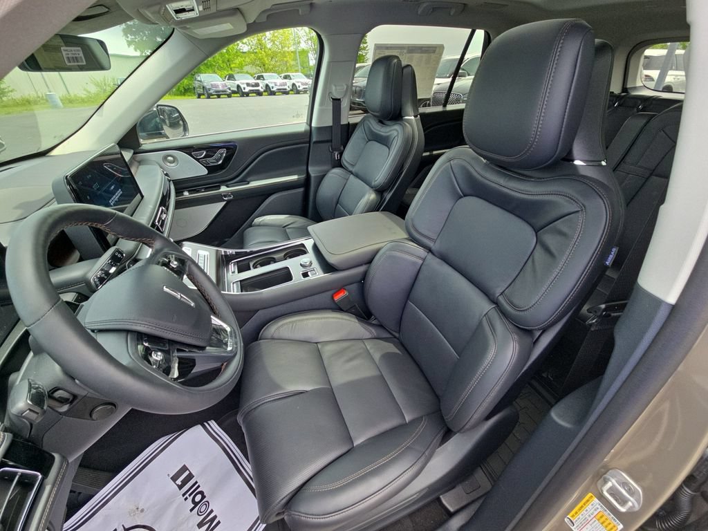 Used 2025 Lincoln Aviator Reserve w/ Equipment Group 201A AWD/4WD image 17