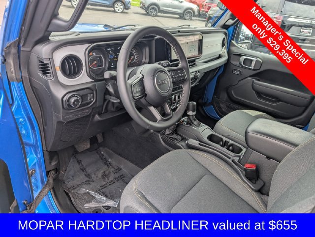 Used 2025 Jeep Wrangler Sport AWD/4WD image 10