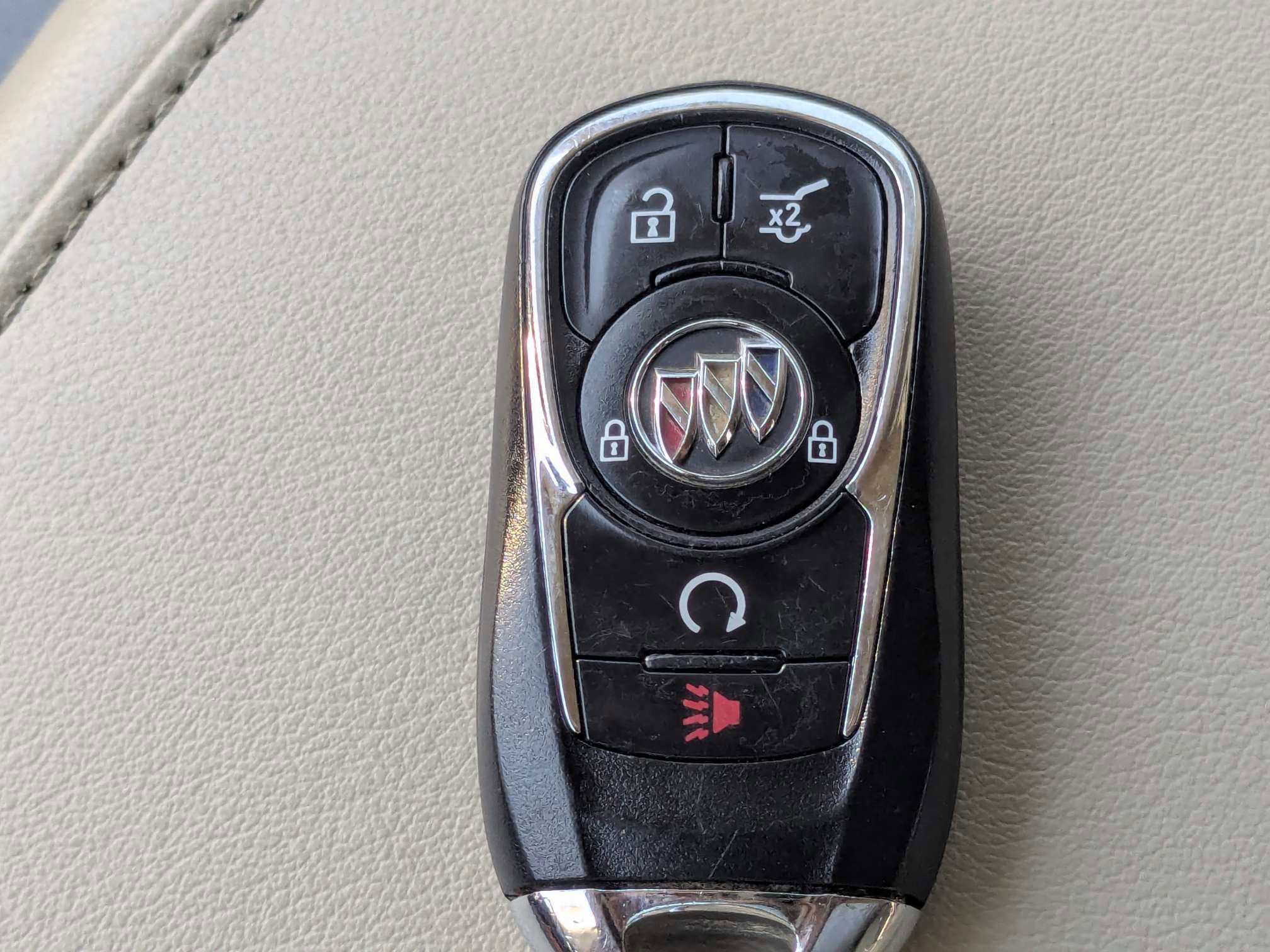 Used 2020 Buick Enclave Essence FWD image 37