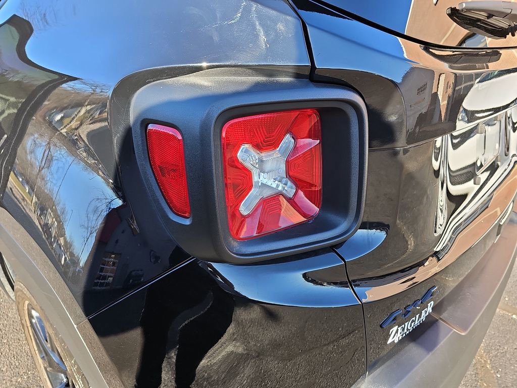 Used 2023 Jeep Renegade Altitude w/ Convenience Group I image 32