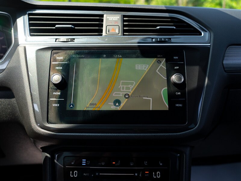 Used 2022 Volkswagen Tiguan SEL R-Line AWD/4WD image 34