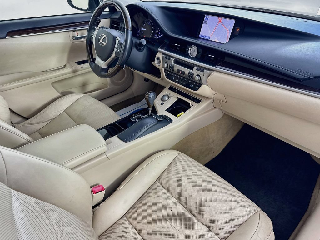 Used 2013 Lexus ES 350 w/ Luxury Pkg FWD image 38