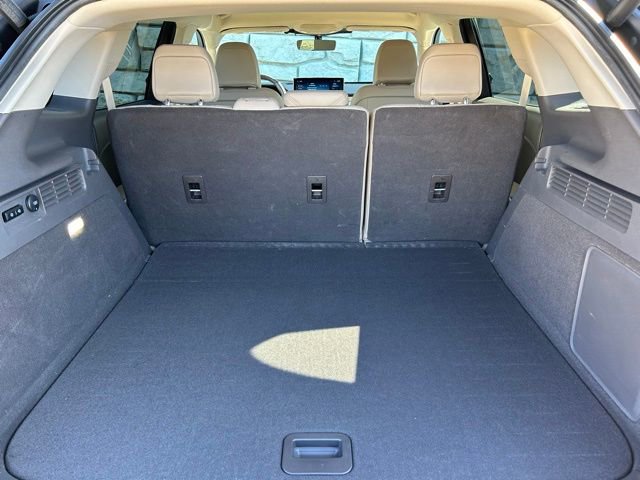 Used 2023 Lincoln Nautilus FWD w/ Premium Package image 11