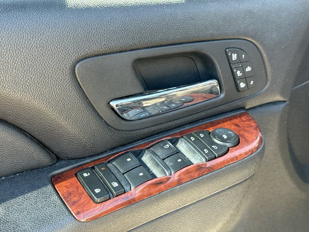 Used 2012 Chevrolet Avalanche LTZ AWD/4WD image 12