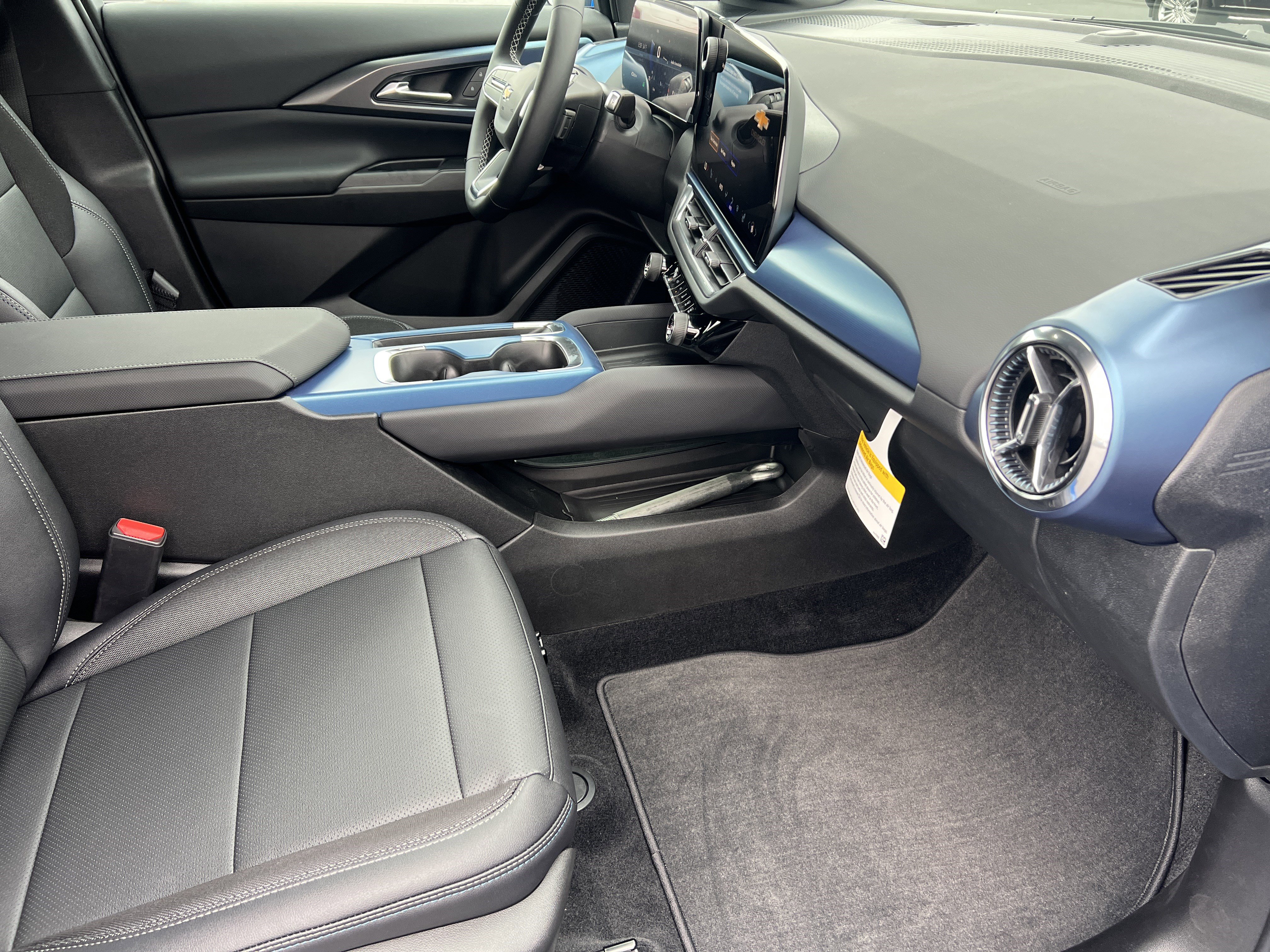 New 2026 Chevrolet Equinox EV LT image 23