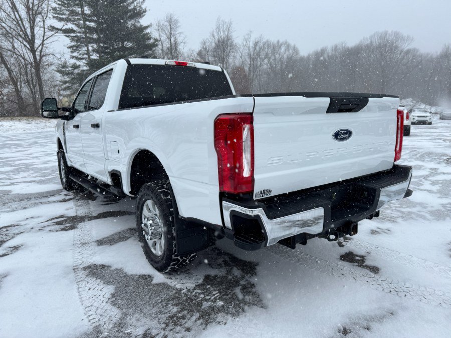 Used 2023 Ford F350 XLT image 3