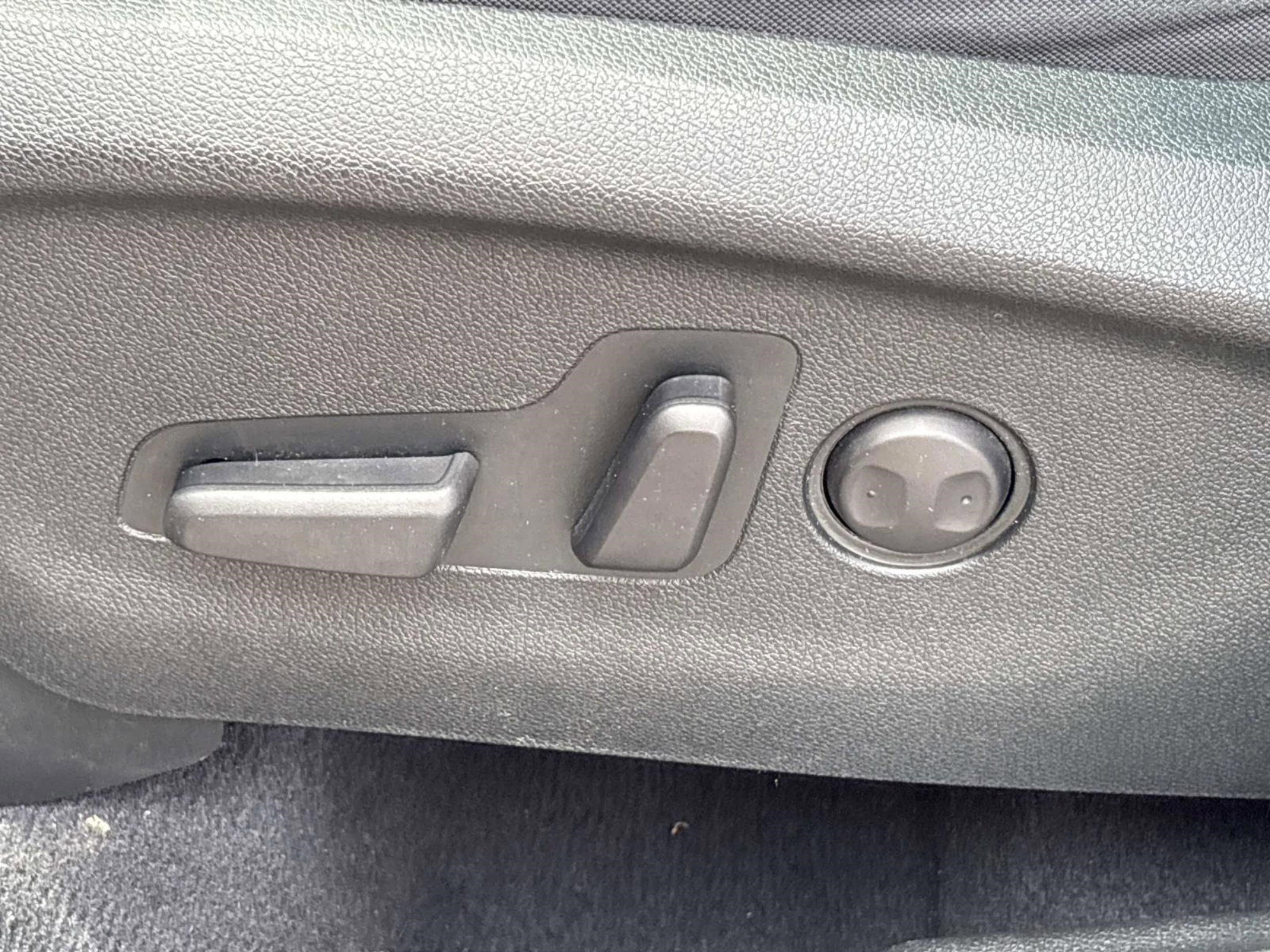 Used 2020 Kia Sorento LX w/ LX I4 Convenience Package image 23