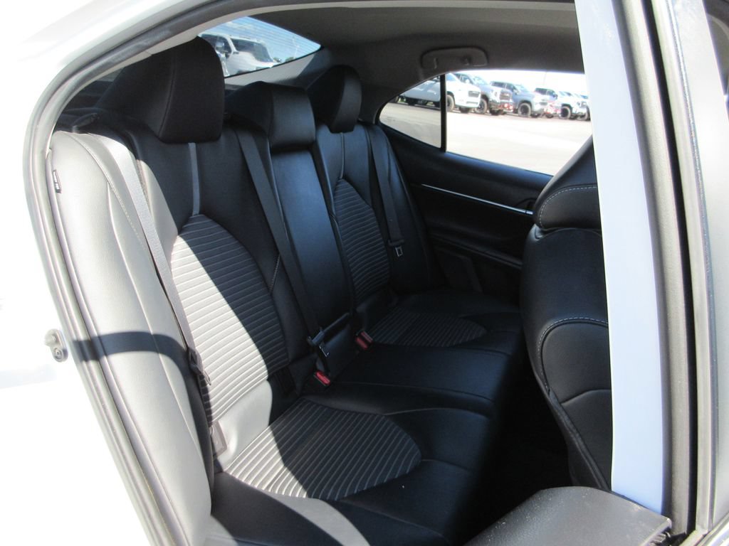Used 2020 Toyota Camry SE FWD image 18