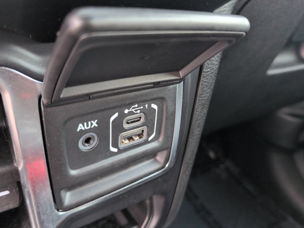 Used 2022 Jeep Wrangler Unlimited Sahara w/ Cold Weather Group AWD/4WD image 19