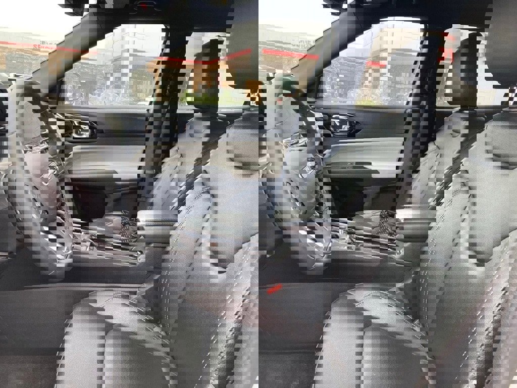 Used 2025 Jeep Compass Limited image 10