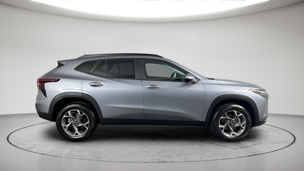 New 2026 Chevrolet Trax LT w/ LT Convenience Package FWD image 2