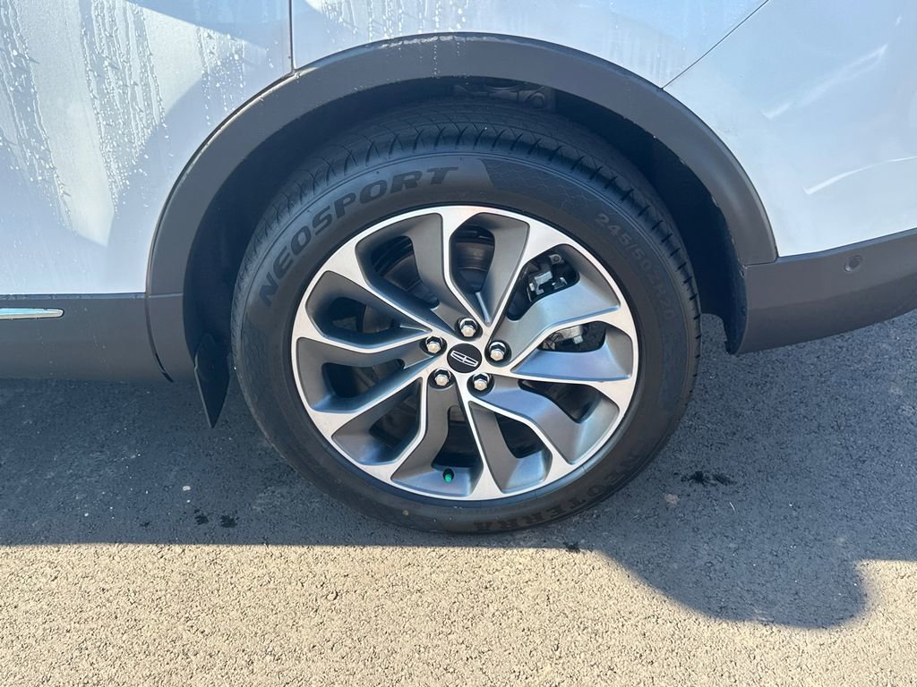 Used 2022 Lincoln Nautilus Reserve w/ Equipment Group 201A image 19