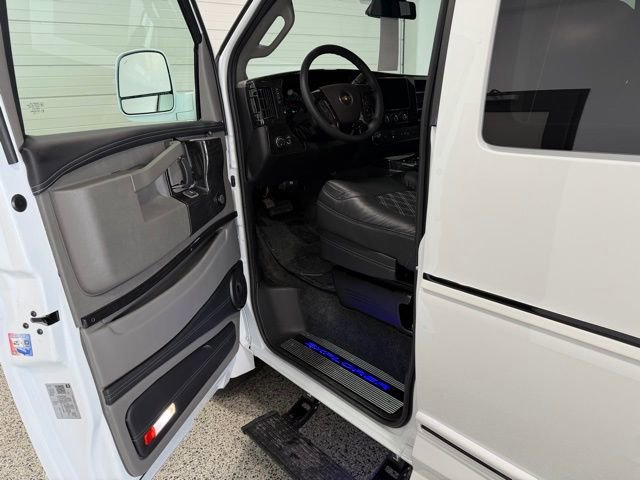 New 2026 Chevrolet Express 2500 Extended image 10
