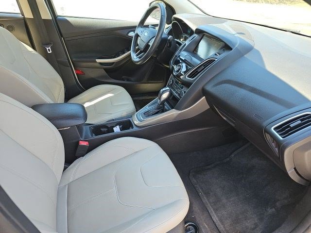 Used 2015 Ford Focus Titanium FWD image 11