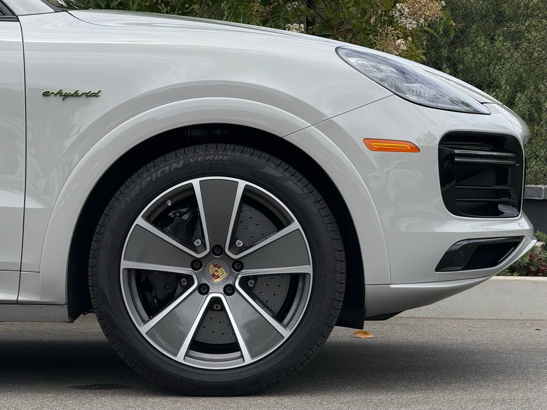 Certified 2022 Porsche Cayenne Turbo S AWD/4WD image 12