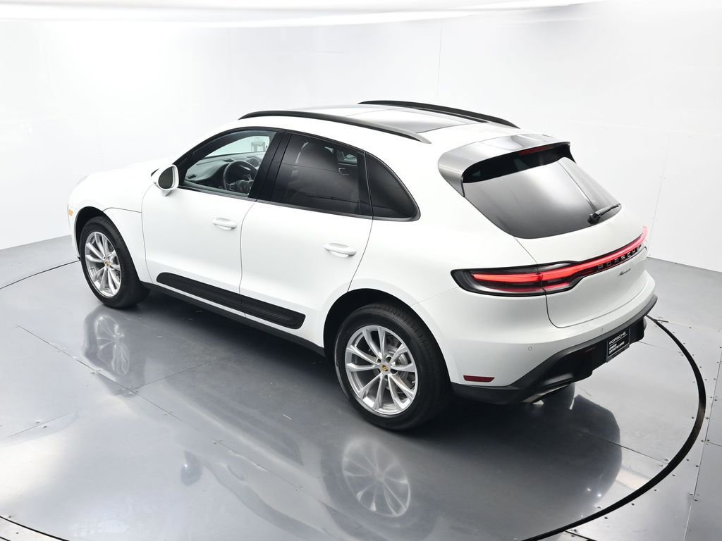 Certified 2022 Porsche Macan AWD/4WD image 36