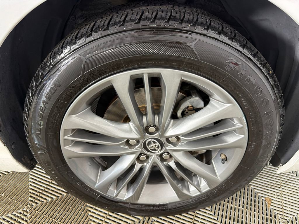 Used 2016 Toyota Camry SE w/ Moonroof Package image 13