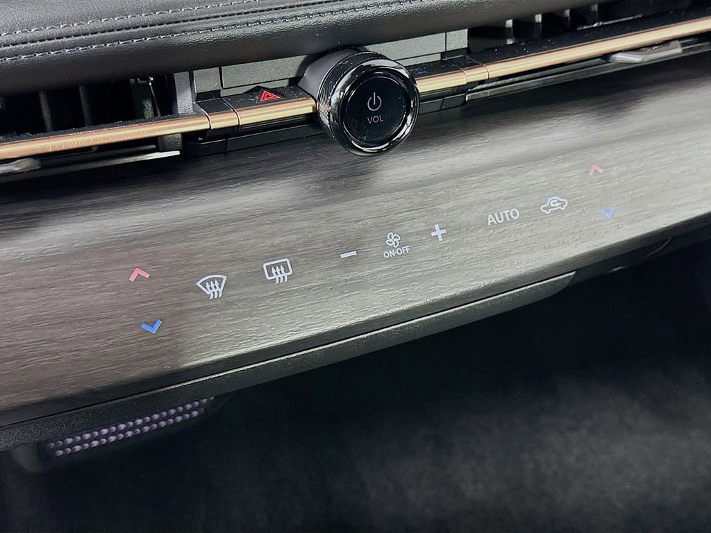 Used 2023 Nissan Ariya AWD image 17