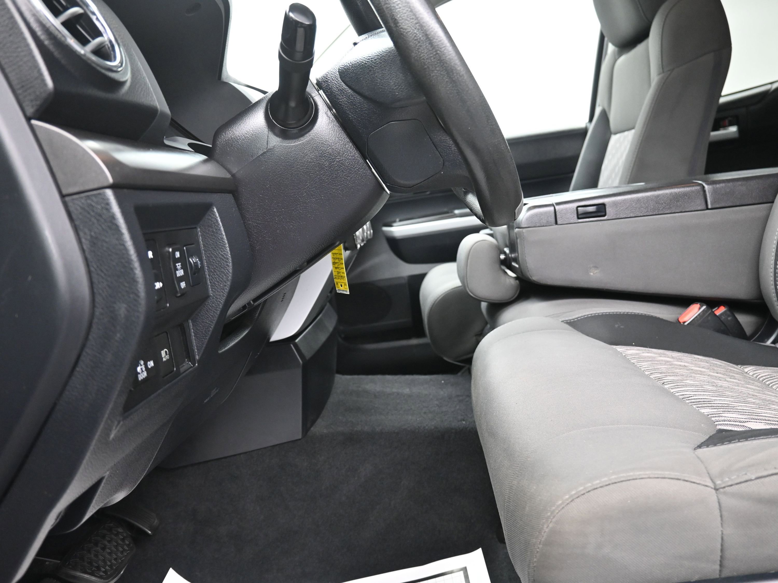 Used 2018 Toyota Tundra SR5 image 18