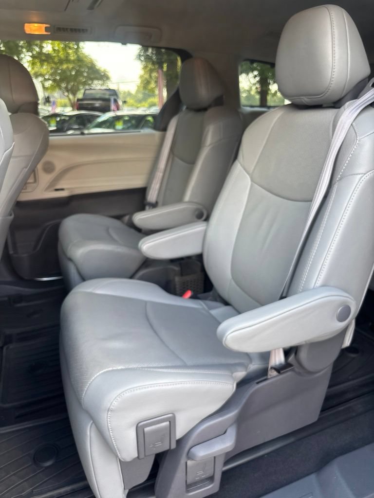Used 2021 Toyota Sienna Limited FWD image 17