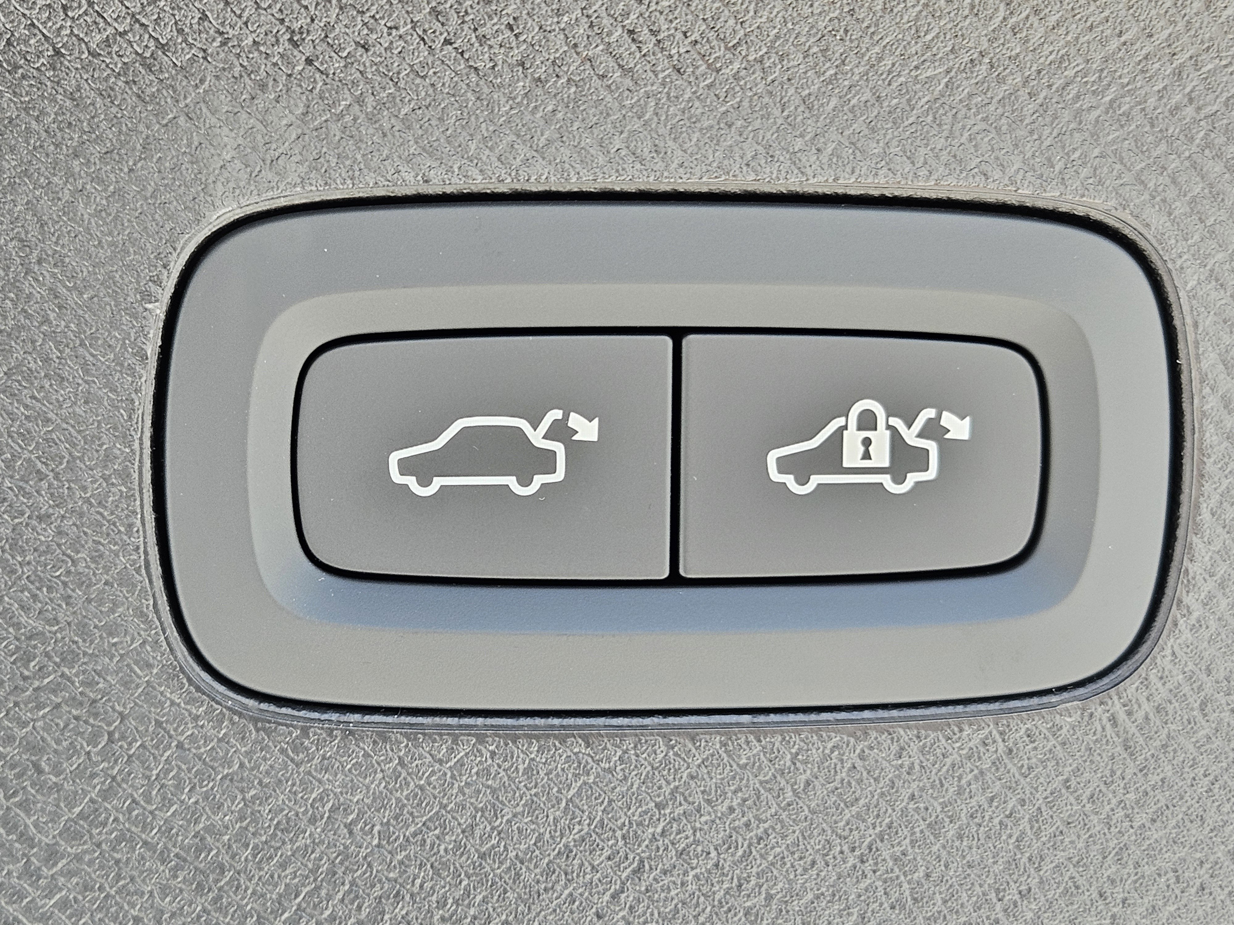 New 2026 Volvo XC90 B5 Core w/ Protection Package image 13