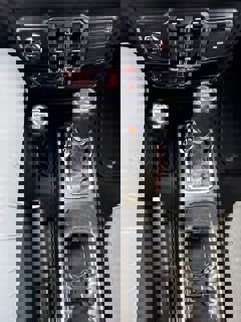 Used 2022 Jeep Wrangler Unlimited Rubicon AWD/4WD image 18