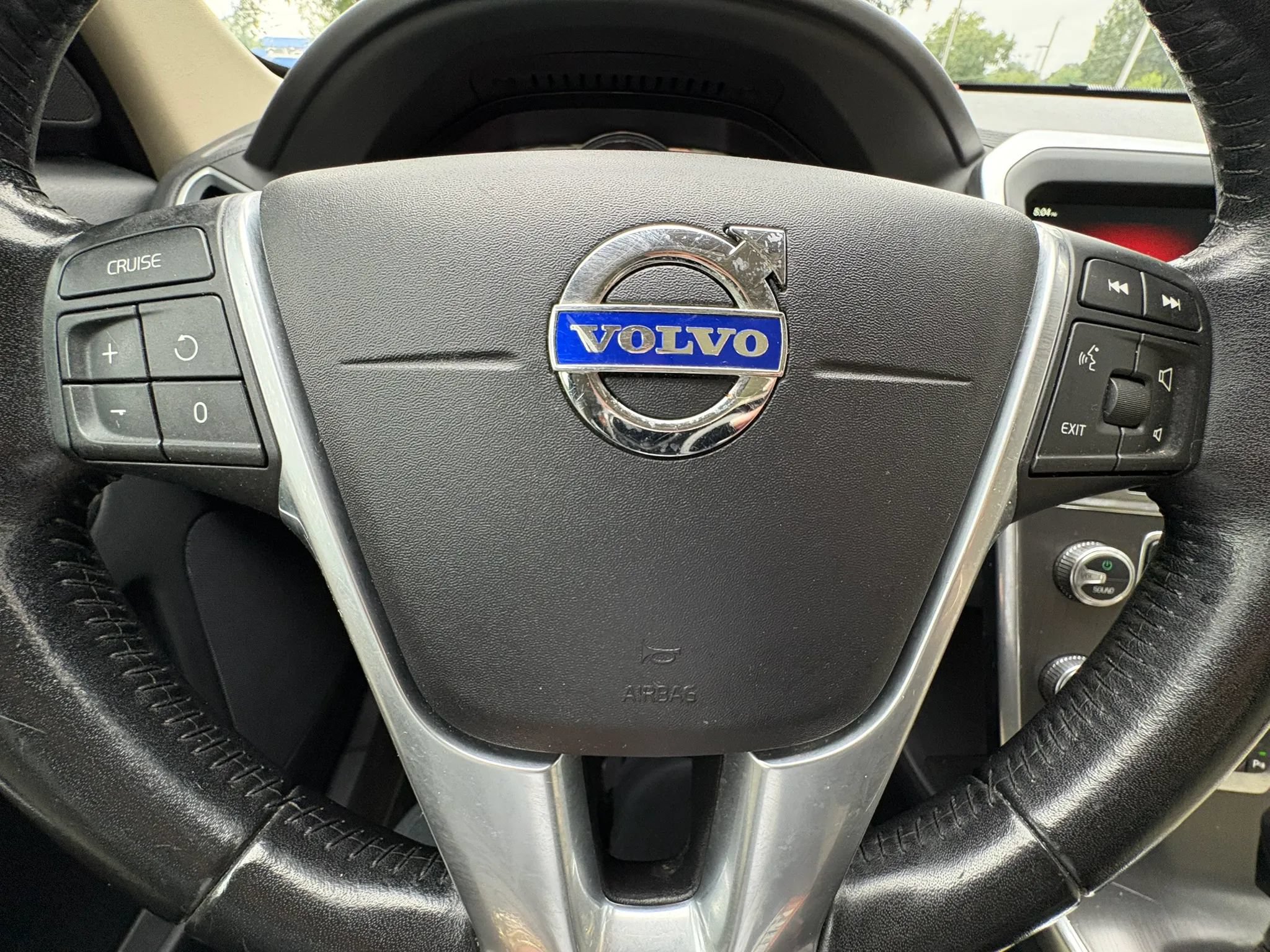 Used 2016 Volvo XC60 T6 w/ Proximity Package AWD/4WD image 37