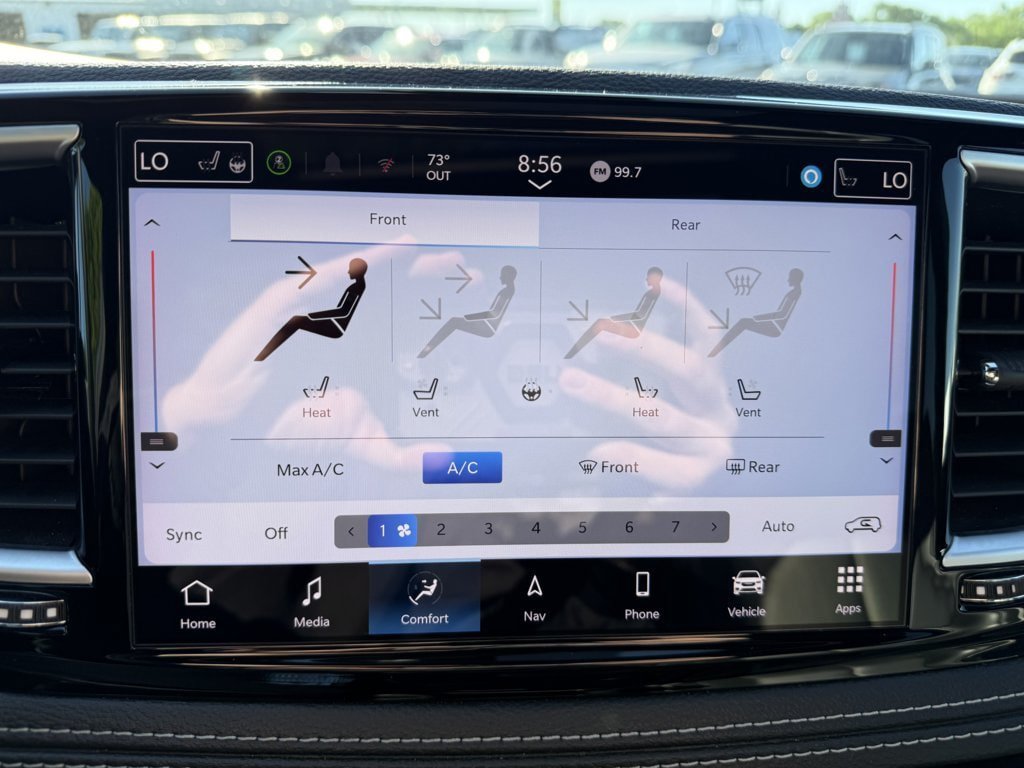 Used 2025 Chrysler Pacifica Limited FWD image 29