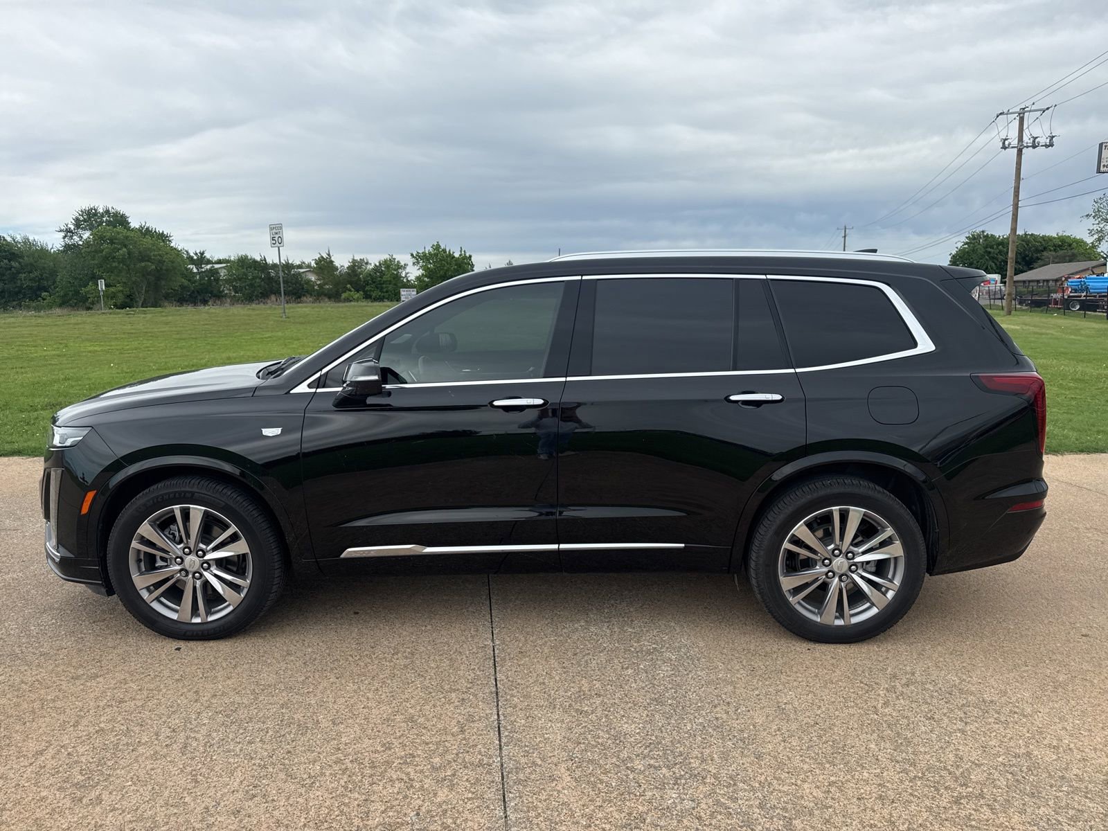 Used 2023 Cadillac XT6 Premium Luxury image 4