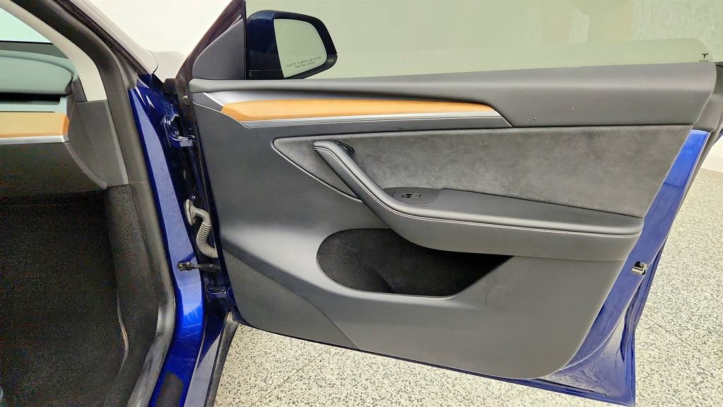 Used 2023 Tesla Model Y AWD image 29