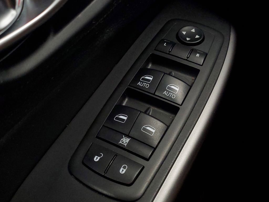 Used 2021 Jeep Cherokee Latitude Lux w/ Sun & Sound Group image 16