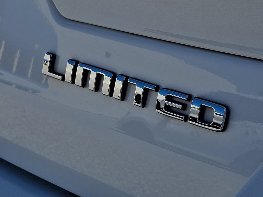 Used 2023 Jeep Grand Cherokee Limited w/ Trailer Tow Prep Group (B) AWD/4WD image 31