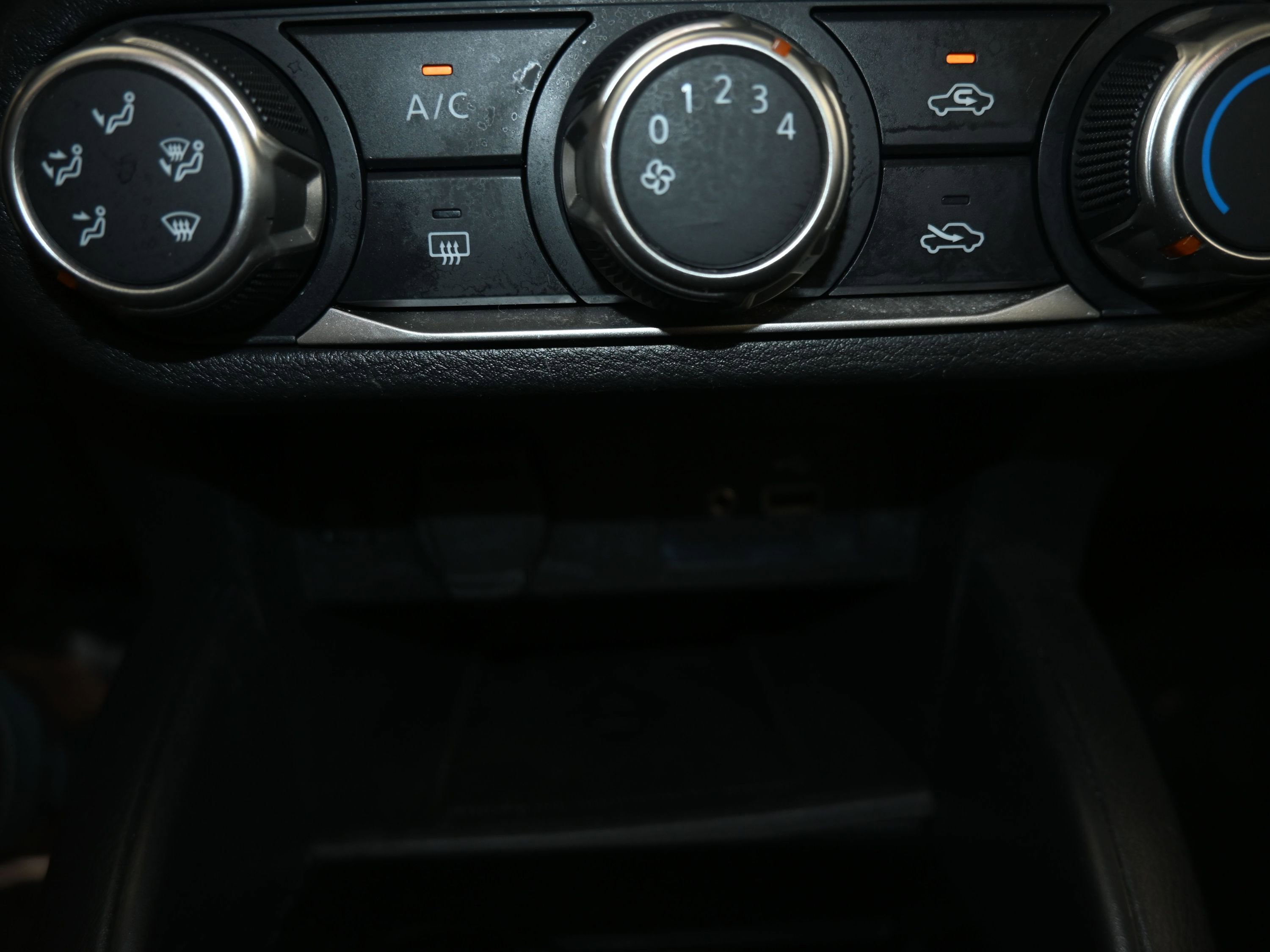 Used 2025 Nissan Versa SV image 18