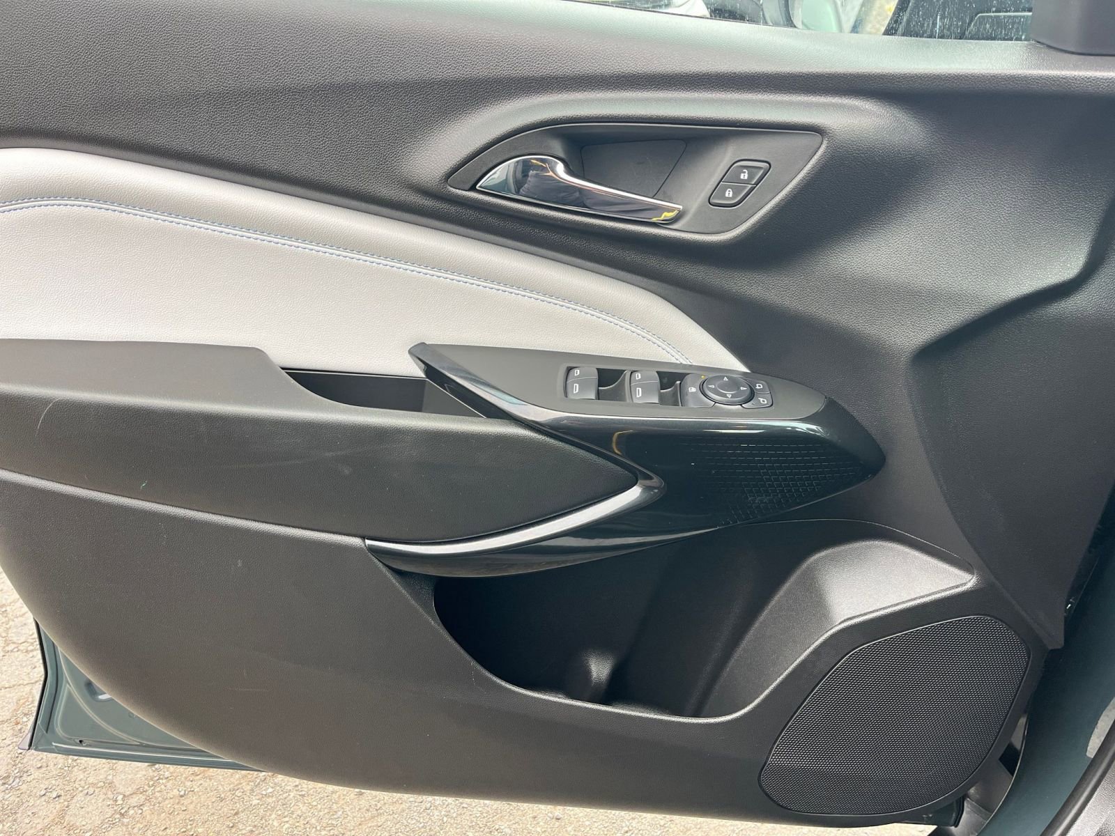 Used 2025 Chevrolet Trax LT image 20