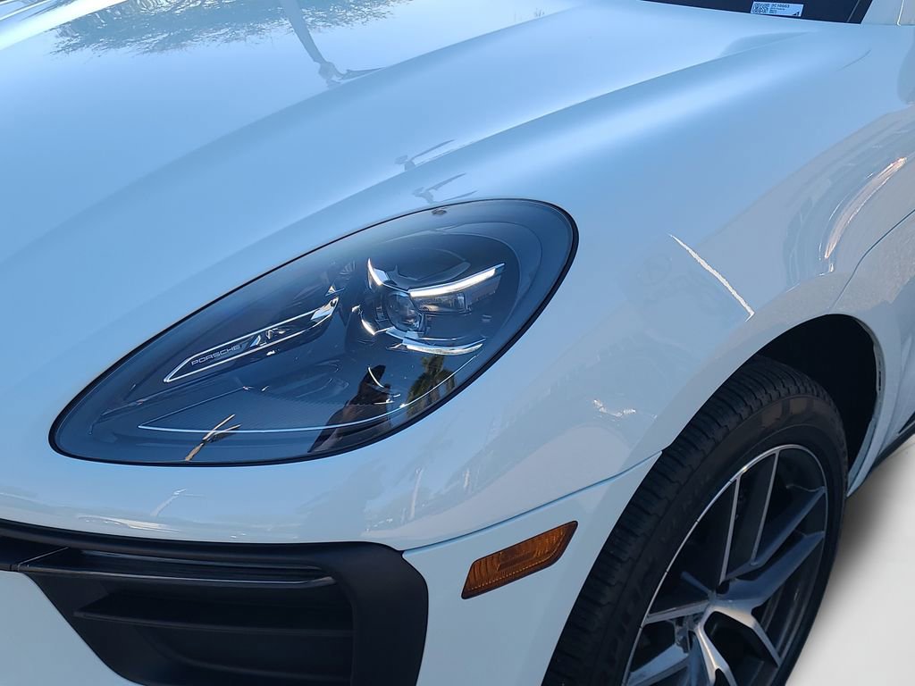 Used 2025 Porsche Macan image 9