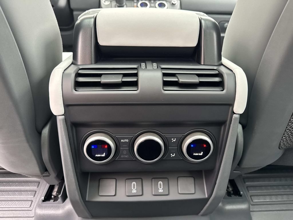 New 2026 Land Rover Defender 110 X-Dynamic SE AWD/4WD image 17