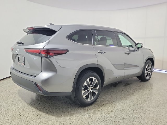Used 2026 Toyota Highlander XLE AWD/4WD image 5