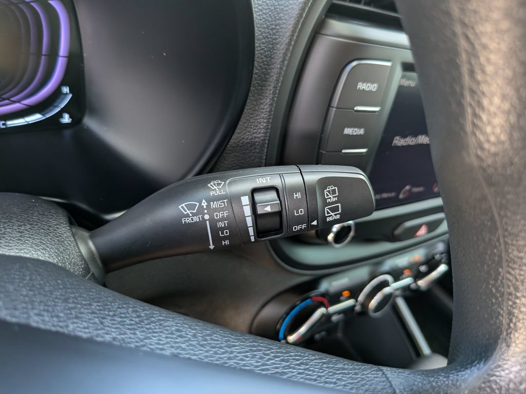 Certified 2025 Kia Soul LX w/ LX Technology Package FWD image 32