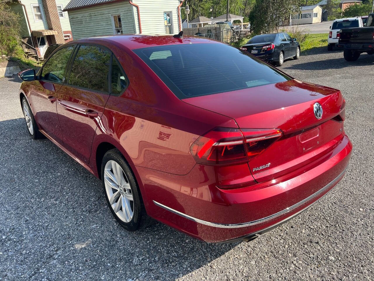 Used 2019 Volkswagen Passat 2.0T Wolfsburg w/ Wheels & Sunroof Package FWD image 10