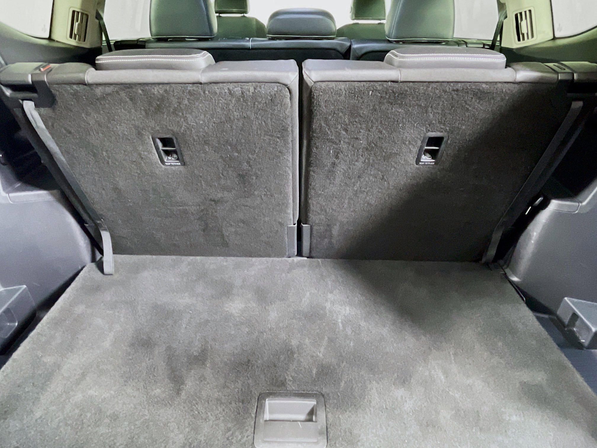 Used 2025 Volkswagen Atlas SE image 28