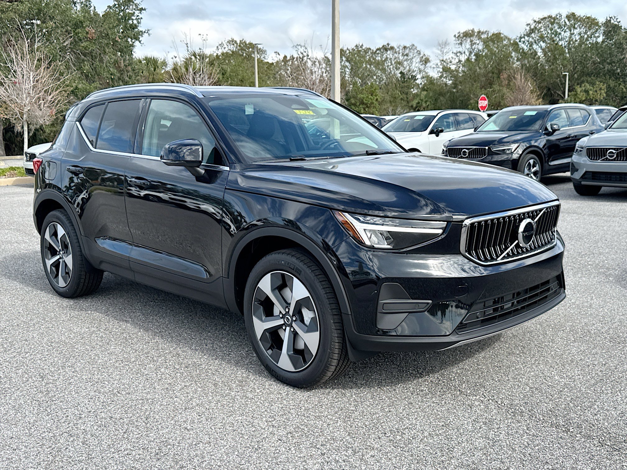 New 2025 Volvo XC40 B5 Core w/ Protection Package
