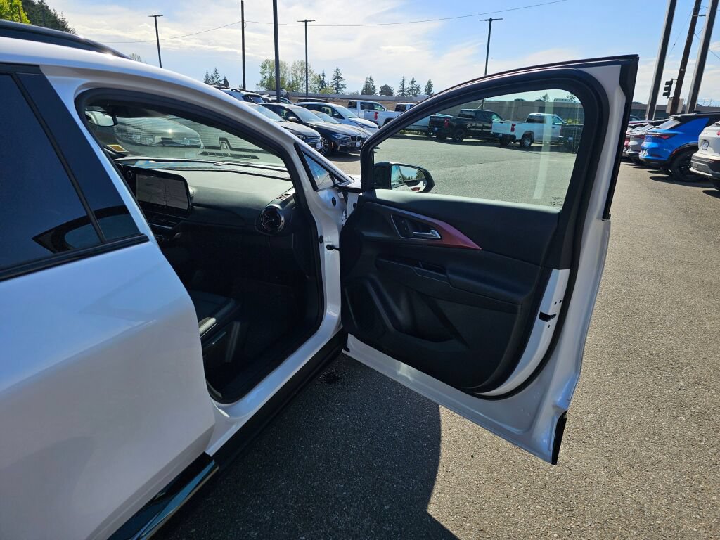 Used 2025 Chevrolet Equinox EV RS FWD image 26